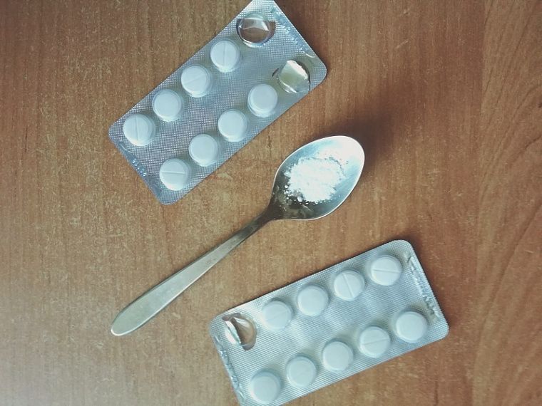 Как дать ребенку таблетку?